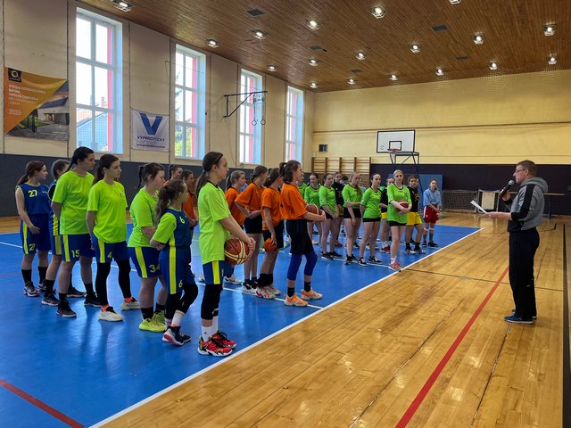 Basket Bydzov nástup DIV